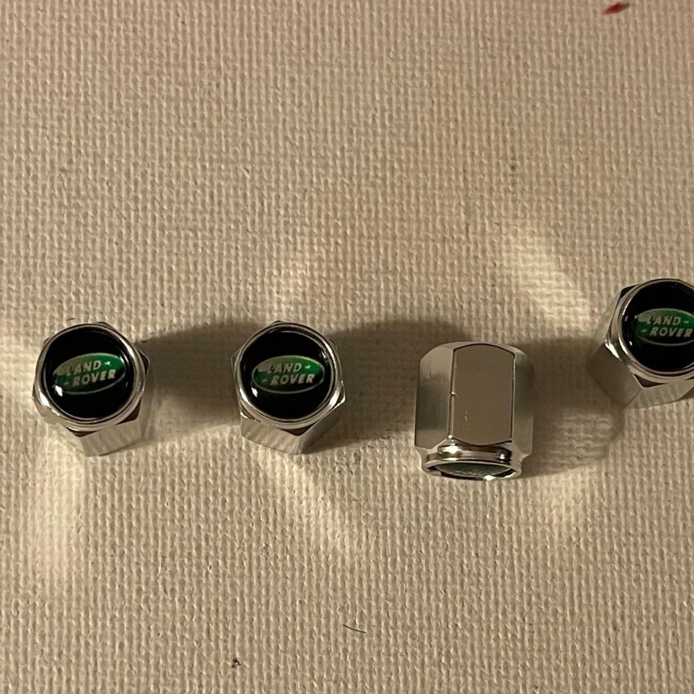 Land Rover valve Stem caps in Silver set of 4 NWT